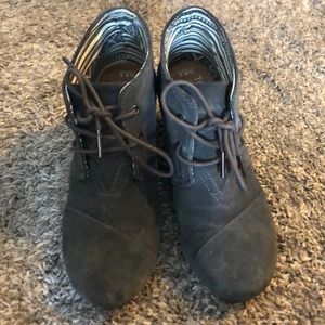 Toms wedge shoes